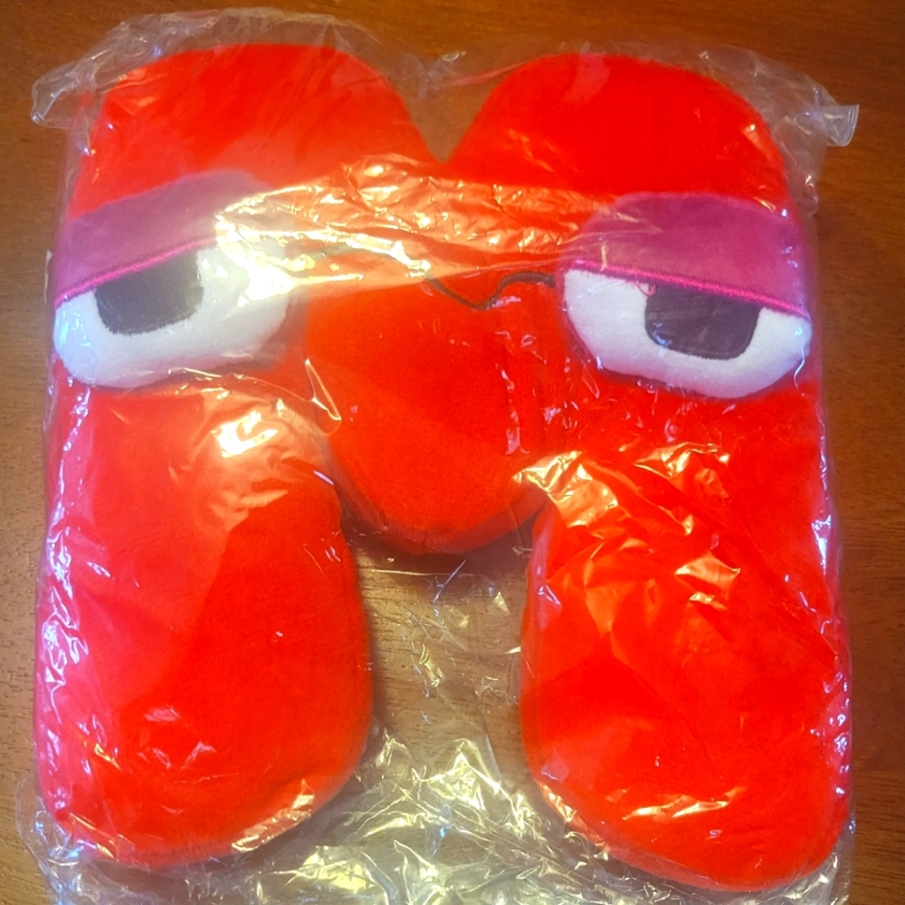 Alphabet Lore "M" plushie